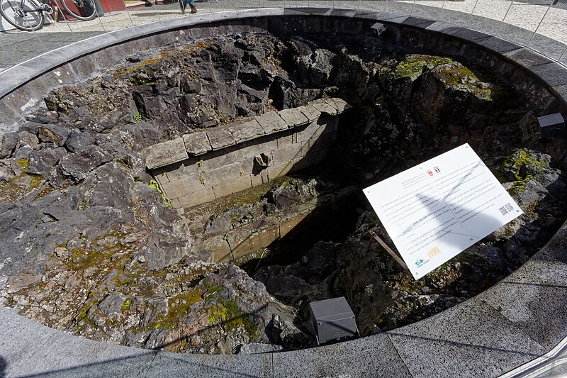 File:Ribeira Grande Brunnen.jpg