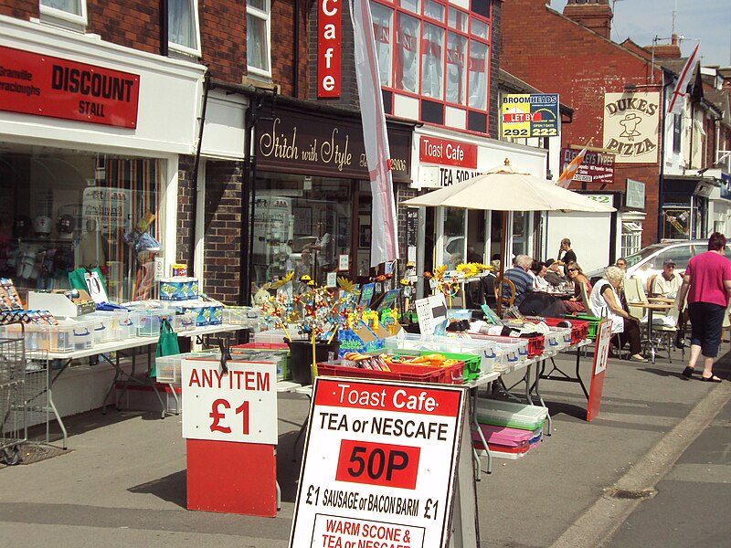 File:Rossall Road, Cleveleys - DSC06531.JPG