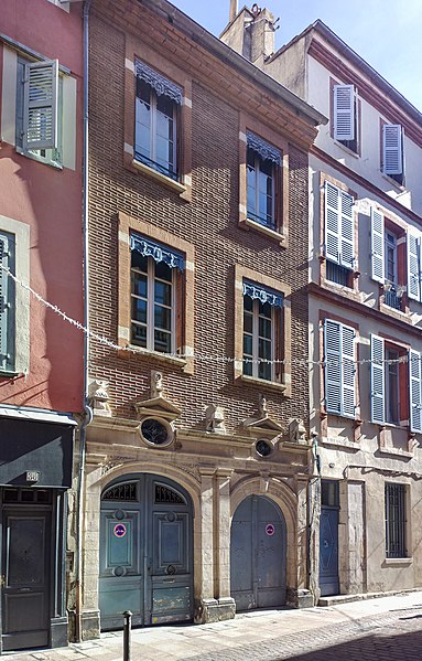 File:Rue Peyrolières - no 34 hôtel Lagorée.jpg