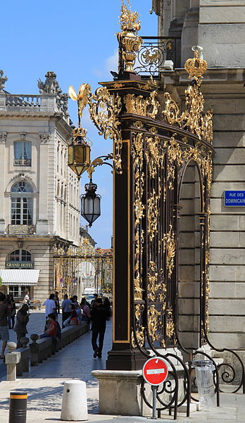 File:Rue de Dominicains.JPG