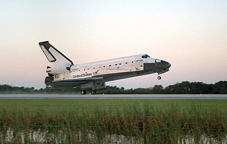 ไฟล์:STS-73 landing.jpg