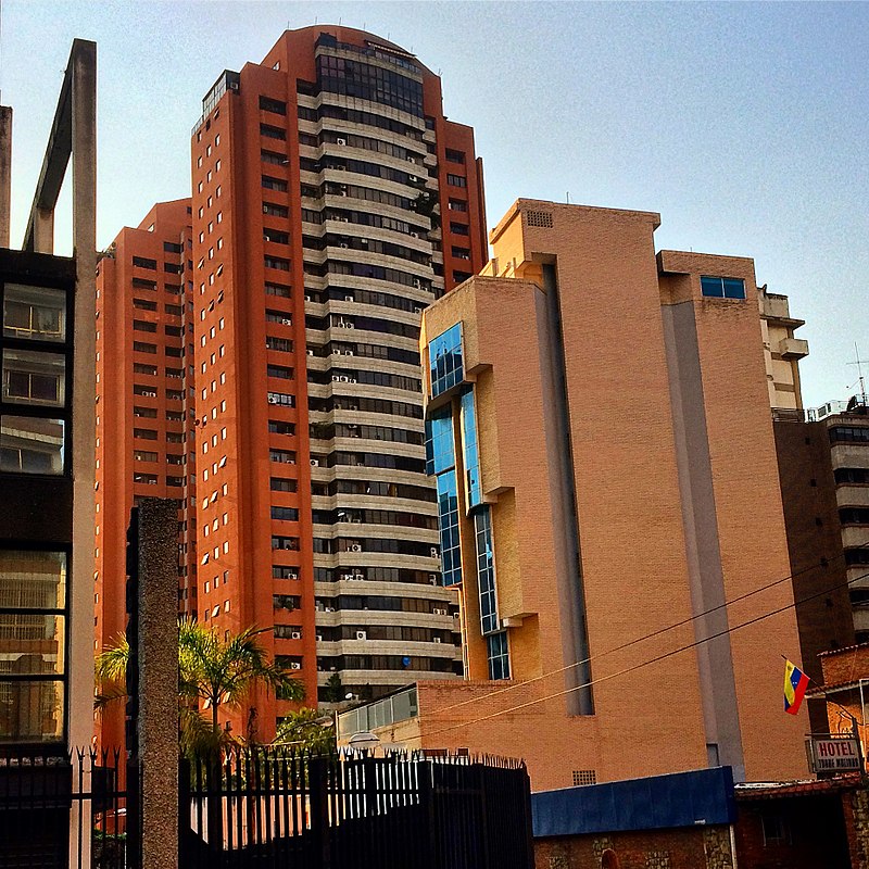 File:Sabana Grande Caracas. Portico del Este y Torre Buenaventura.jpg -  Wikimedia Commons