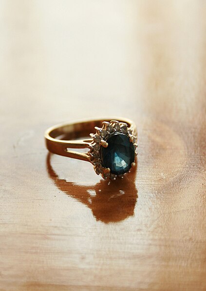 File:Sapphire engagement ring.jpg