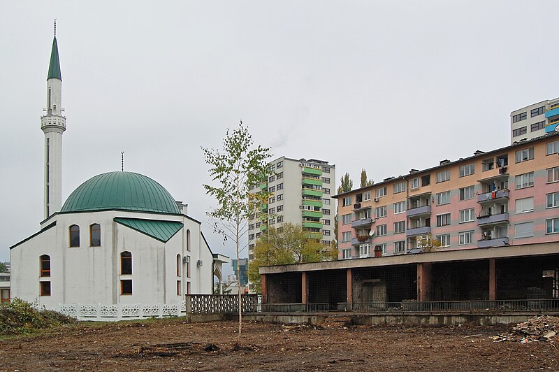 File:Sarajevo Grbavica Mosque-Ummu-Arif-Zabadne 2011-10-23 (2).jpg