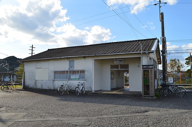 File:Shimosato Station, ekisha.jpg