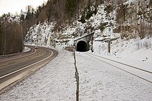 SmørsteinJernbanetunnelHolmestrand.jpg