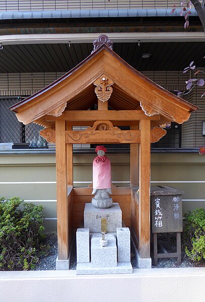 File:Small Shrine outside Choganji in Osaka.jpg