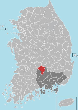 <span class="mw-page-title-main">Geochang County</span> County in Yeongnam, South Korea