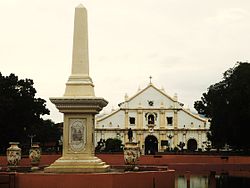 St. Paul's Cathedral from Plaza Burgos, Vigan.JPG