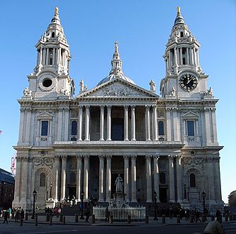 St Paul's Cathedral, London, (1670–1710) uses a motif of paired columns to create dynamic interplay of spaces
