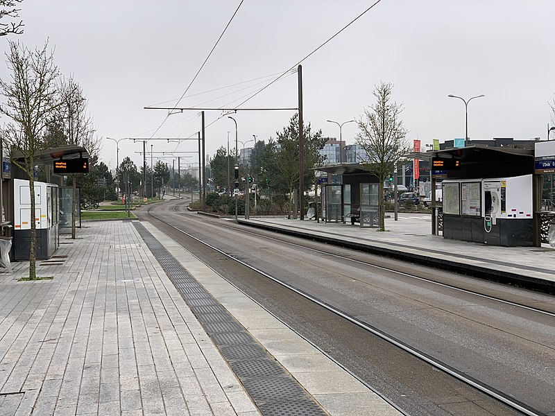 File:Station Tramway IdF Ligne 6 Onde - Vélizy-Villacoublay (FR78) - 2021-01-03 - 8.jpg