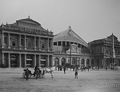 Het stationsgebouw uit 1873