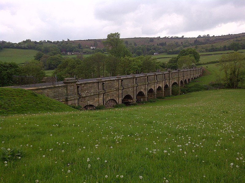 File:Studley Aqueduct - geograph.org.uk - 2398344.jpg