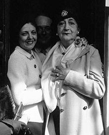 Moreno (right) with Suzy Vernon in 1934 Suzy Vernon, Marguerite Moreno, 1934.jpg