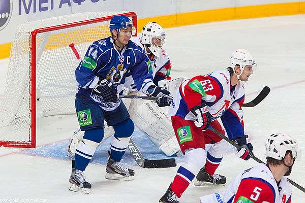 Tarasov va Kondratyev 2012-09-08 Amur — Lokomotiv KHL-game.jpeg