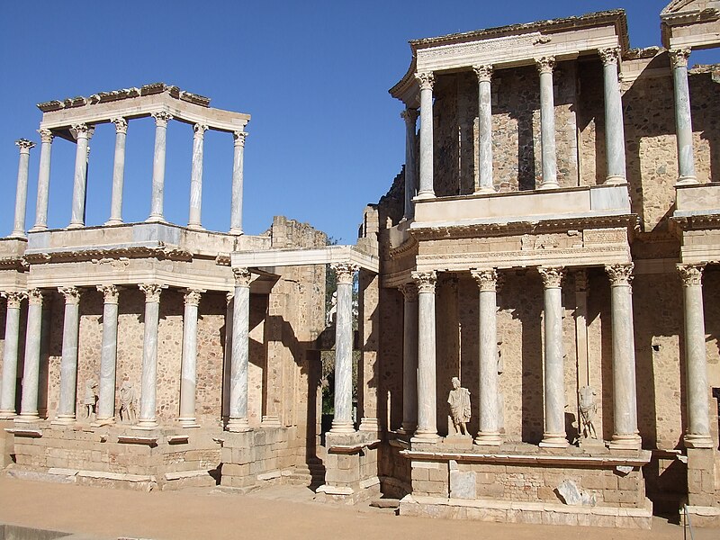 File:Teatro Romano de Mérida 04.JPG