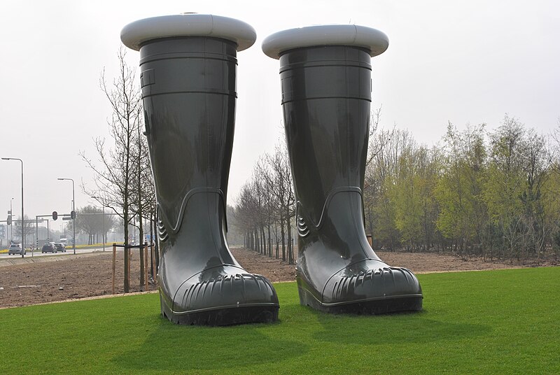 File:The Boots of the Hunter by Pii Daenen at Floriade 2012 Venlo.jpg