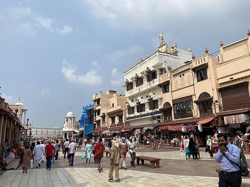 File:The Golden Temple Amritsar and surroundings vrtmrgmpksk (24).jpg