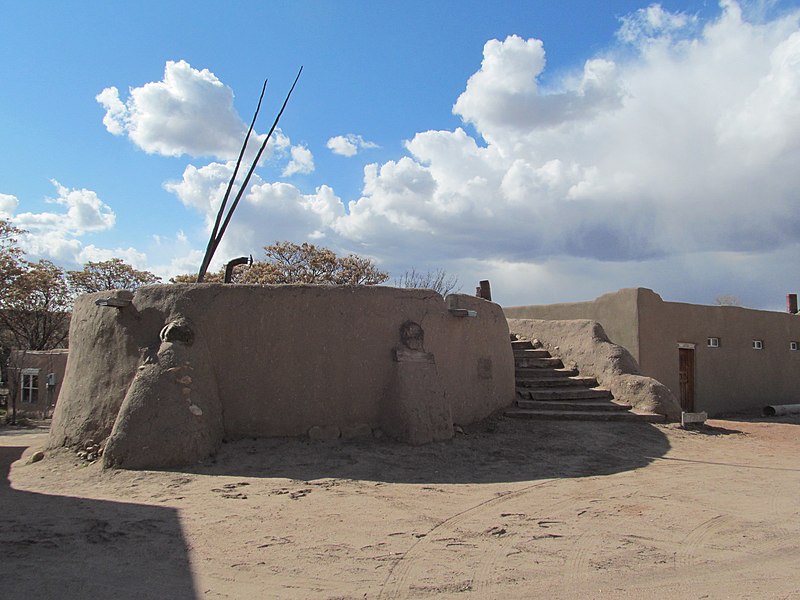 File:The Kiva at Nambe Pueblo NM.jpg