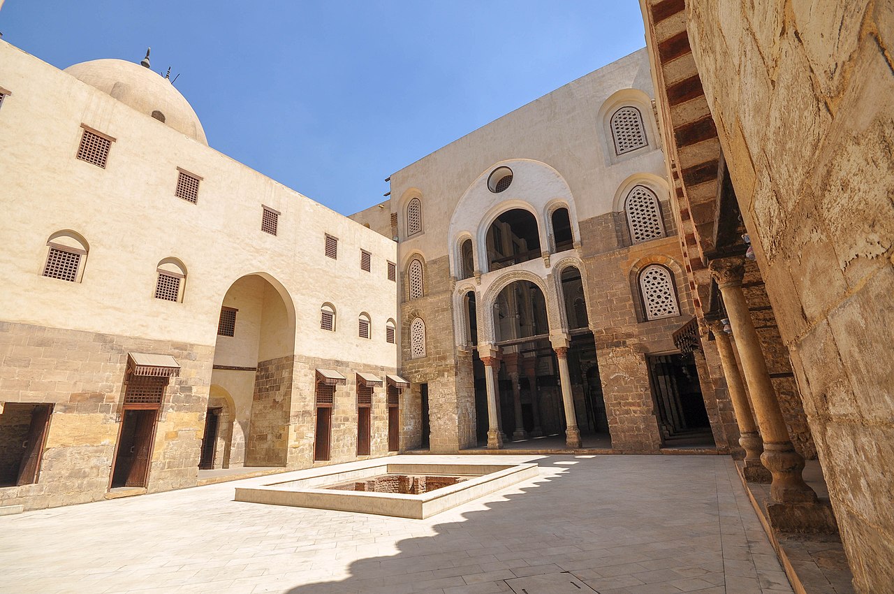 ملف:The Mausoleum of Sultan Qalawun (14792110731).jpg - ويكيبيديا