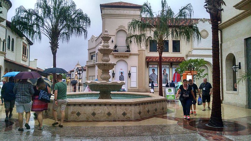 File:Town Center Fountain (27013724681).jpg