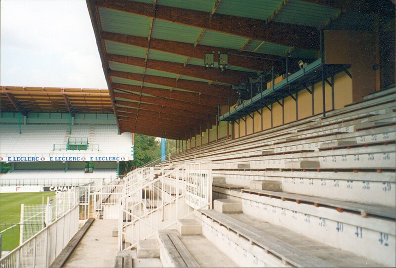 File:Tribüne-stade-de-l'abbé-deschamps-auxerre-19970807-2.jpg