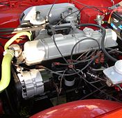 The 2.5-l inline 6 engine of a carbureted TR6