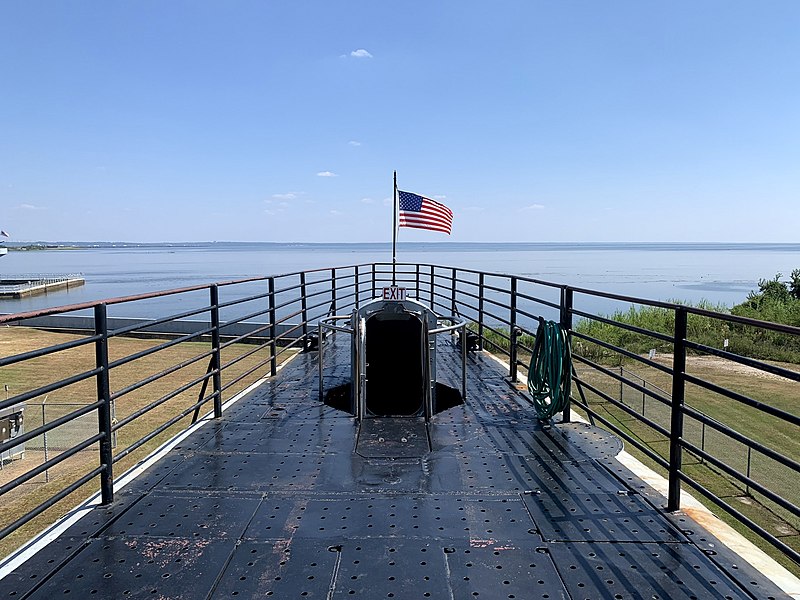 File:USS Drum (SS-228) - 4.jpg