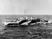 USS Halligan (DD-584) underway in March 1945.jpg