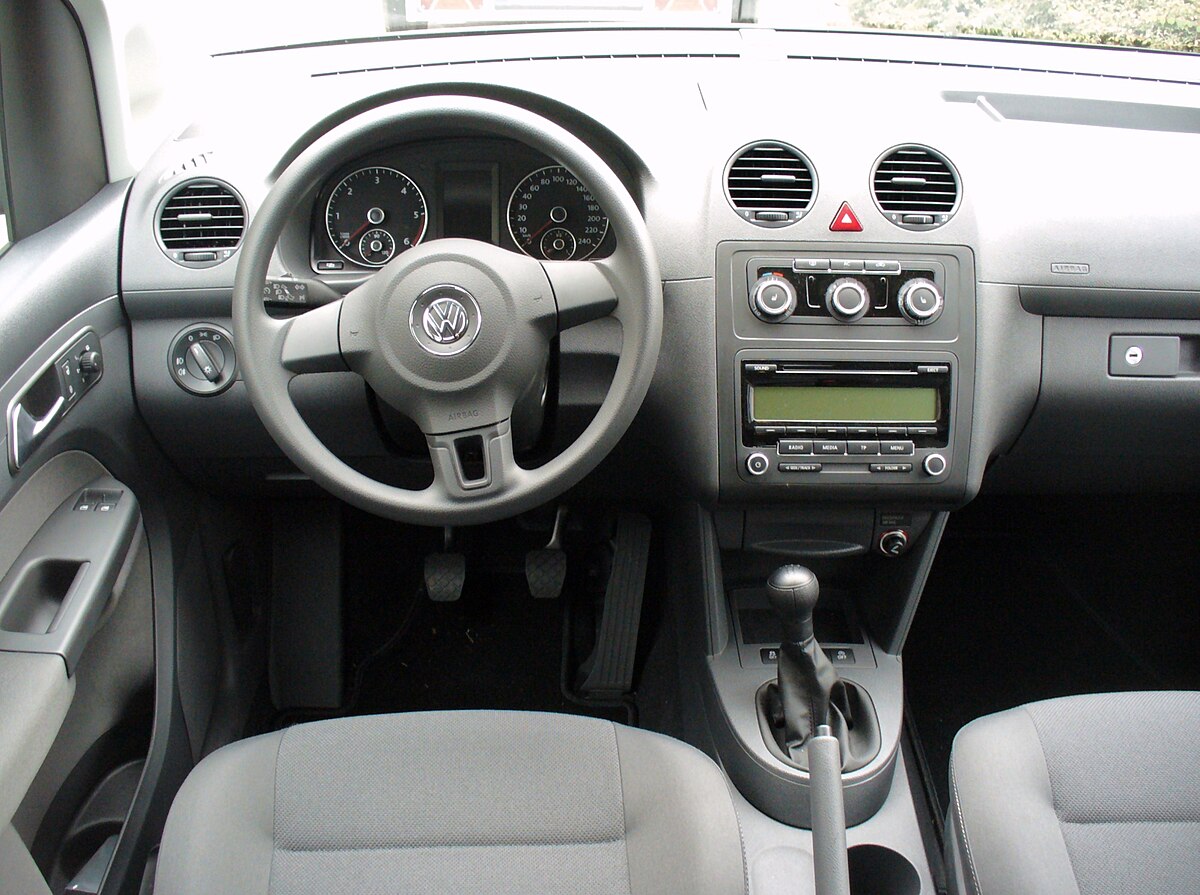 File:VW Caddy Facelift 1.6 TDI BlueMotion Interieur.JPG - Wikimedia