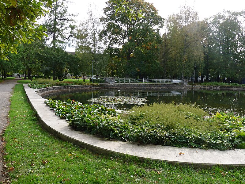 File:Vanemuise tiik, vaade õnnepalee poolt, 22. september 2012.jpg