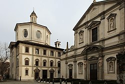 Veduta della chiesa di San Bernardino alle Ossa, Milano. A destra la facciata di Santo Stefano.jpg