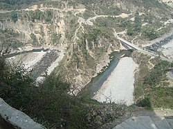 Vista de Old Kangra no Rio Baner Khad