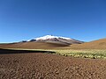 標高5653メートルのサパレリ山（英語版）。アルゼンチン・ボリビア・チリの三国国境