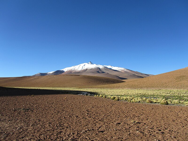 File:Volcan Zapaleri Chile Bolivia Argentina.jpg