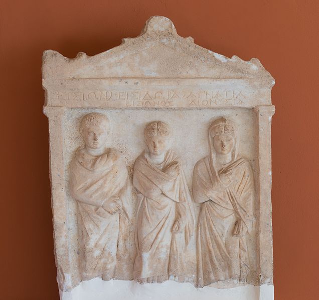 File:Votive relief archmus Eretria 670.jpg