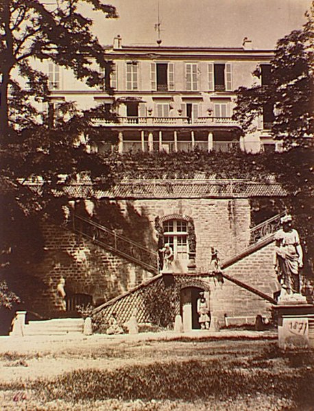 File:Vue extérieure des ruines du Château de Becon en 1870.jpg