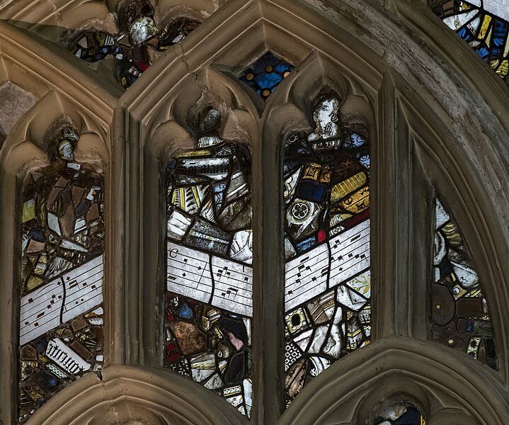 File:Warwick, Beauchamp Chapel western north window tracery (43988235042).jpg