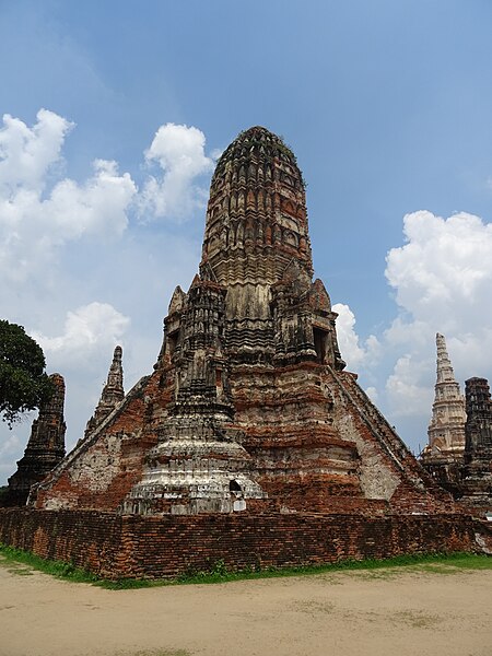 File:Wat Chaiwatthanaram from the northwest.jpg