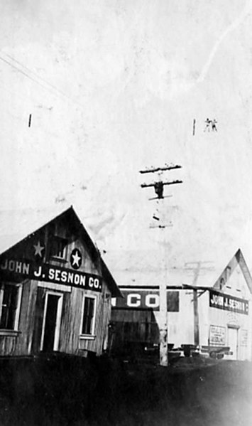 File:Workers greasing the ropes above the John H Sesnon Company, Nome, Alaska, 1909 (AL+CA 5812).jpg