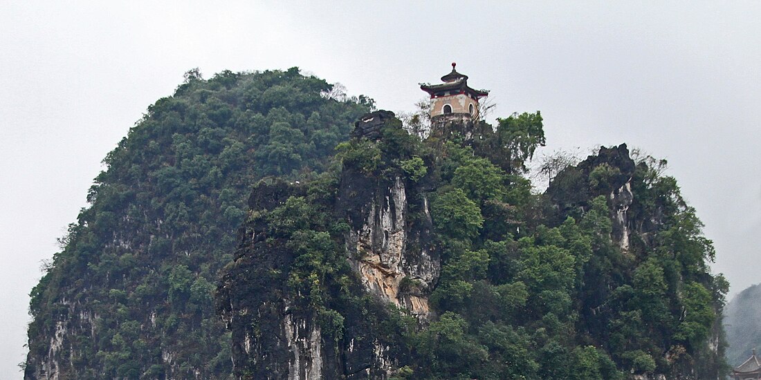 File:Yangshuo-38-Huegel mit Pavillon-2012-gje.jpg