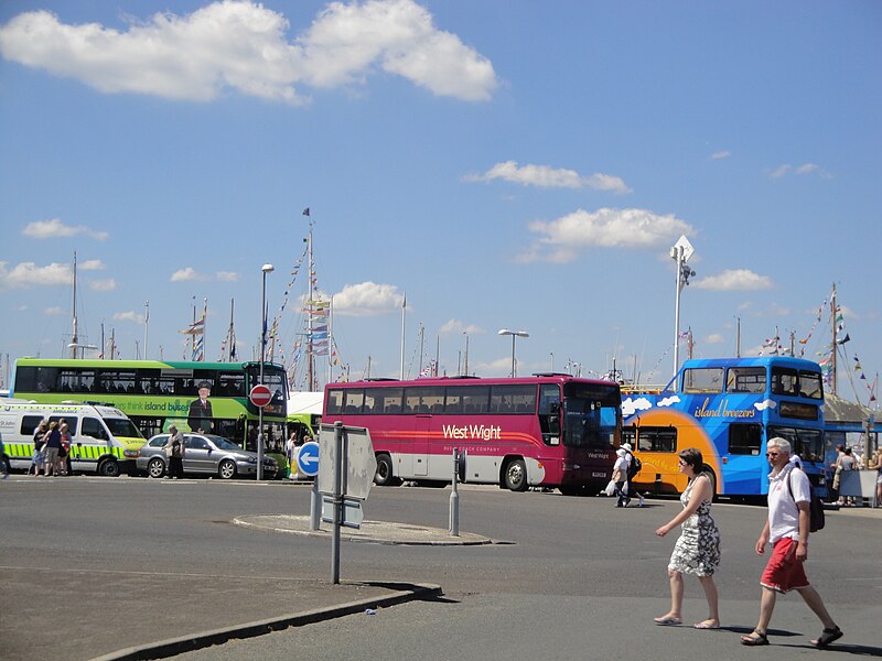 File:Yarmouth bus station during Old Gaffers Festival 2011 3.JPG