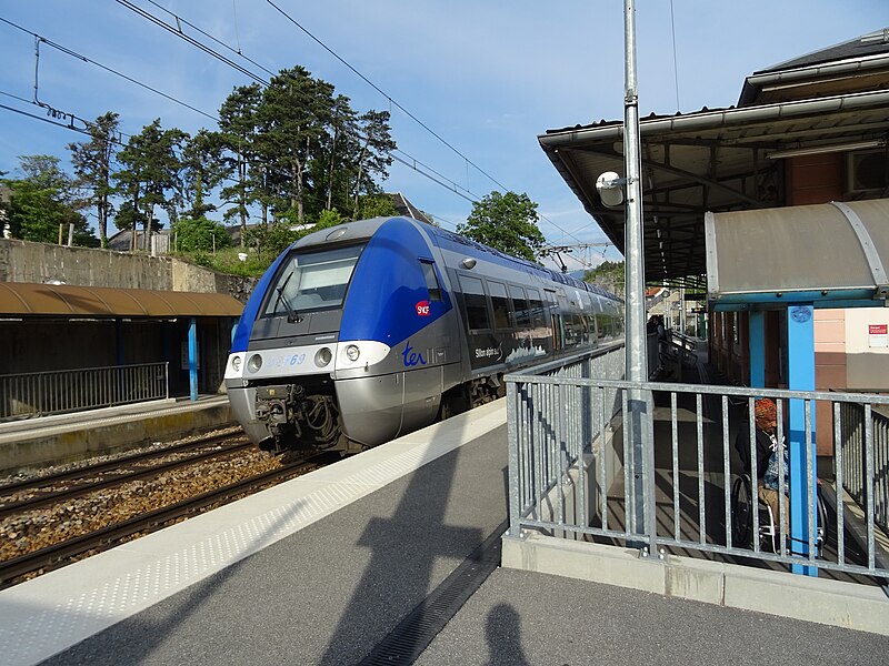 File:Z27500 gare Montmélian.jpg