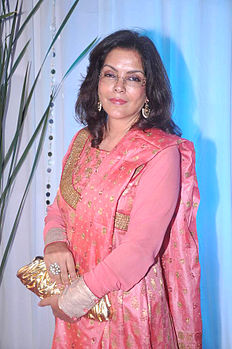 Zeenat Aman at Esha Deol's wedding reception 12.jpg