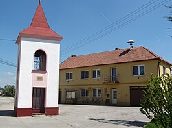 Zvonice z r. 1901 a obecní úřad