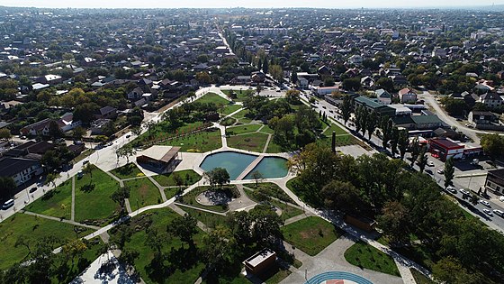 Park like. Парк имени Хусейна Бен талала. Парк имени Хусейна Бен талала в Грозном. Парк Павла Мусорова в Грозном. Байсангуровский район Грозного.