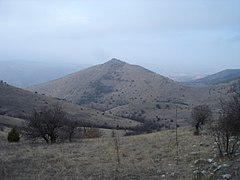 Поглед на врвот и ридот Гаџовица (845 м.) на Клепа