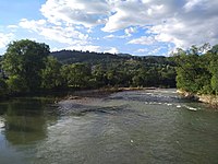 Річка Чорний Черемош влітку у Верховині.