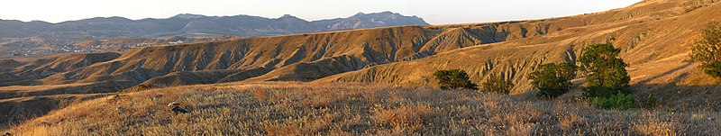 File:Степные и полупустынные бедленды северо-западных склонов горного массива Меганом.jpg