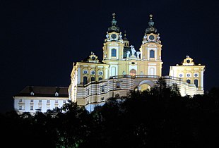 Stift Melk bei Nacht